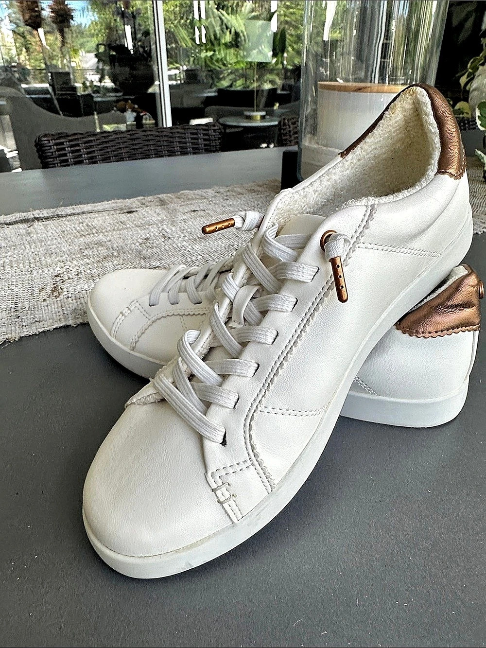 White Sneakers Like New